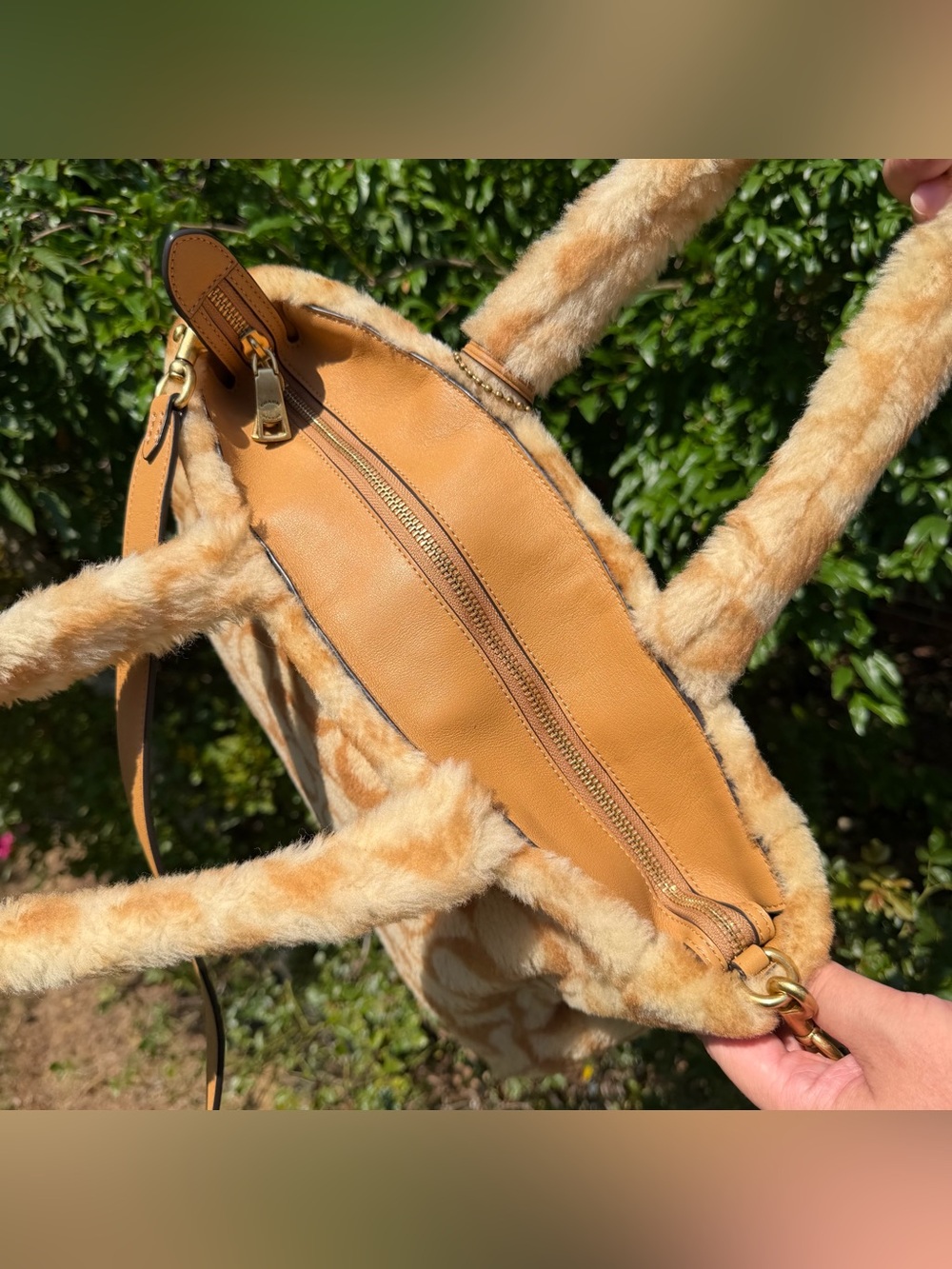 NWT Coach Tote 28 In Signature Shearling CC442 - Picture 7 of 12